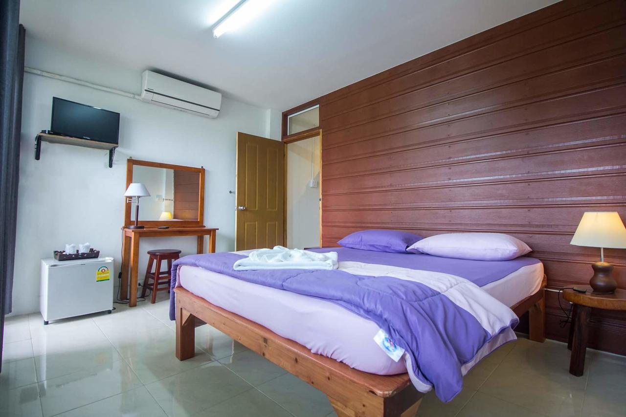 Savika Guesthouse Ранонг Екстер'єр фото