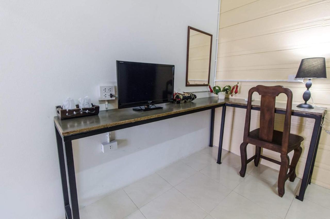 Savika Guesthouse Ранонг Екстер'єр фото